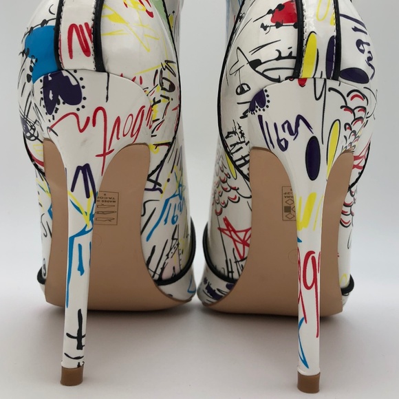 Tacoma Booties Pointy Toe Graffiti High Heel Sz9 - Picture 2 of 5